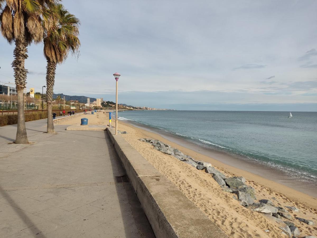 Hospedaje Dado De Baja Badalona Zewnętrze zdjęcie