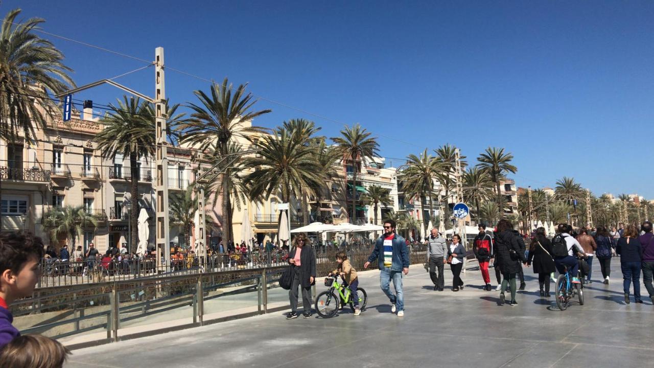 Hospedaje Dado De Baja Badalona Zewnętrze zdjęcie