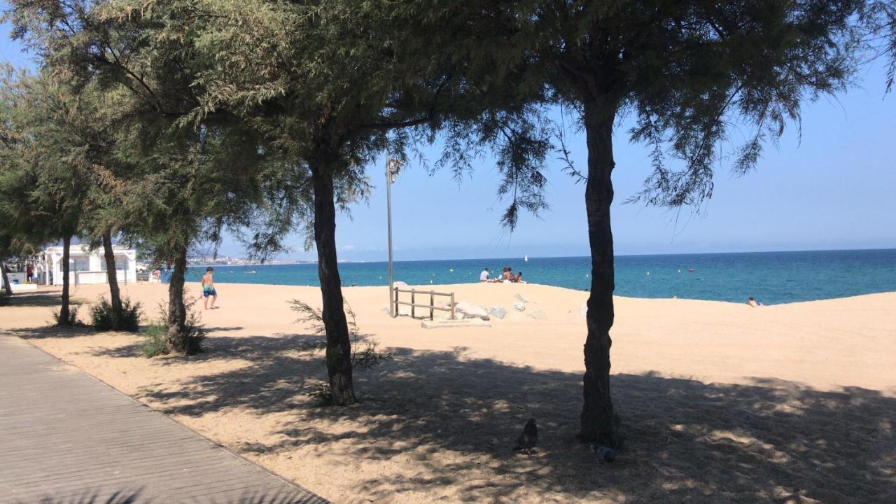Hospedaje Dado De Baja Badalona Zewnętrze zdjęcie